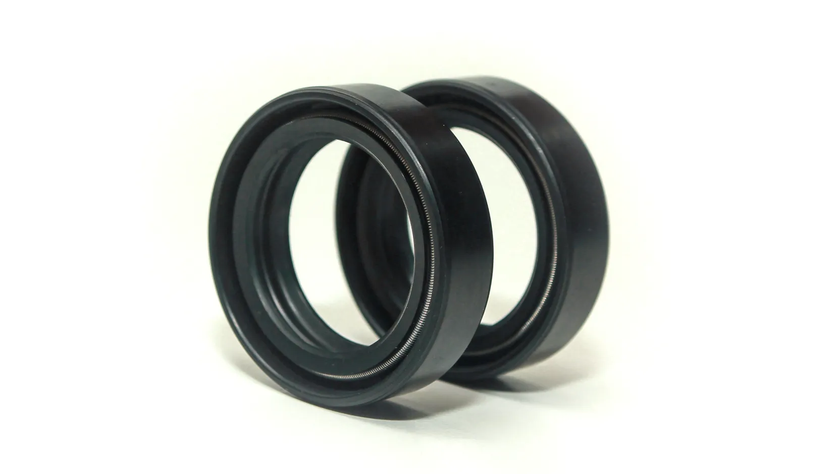 NBR（ニトリルゴム）材質とは？特徴や用途、パッキン等への使われ方を解説