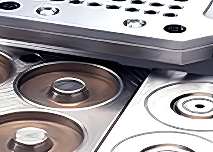 金型成形（Mold Forming）