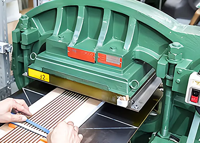 打ち抜き加工（Punching）